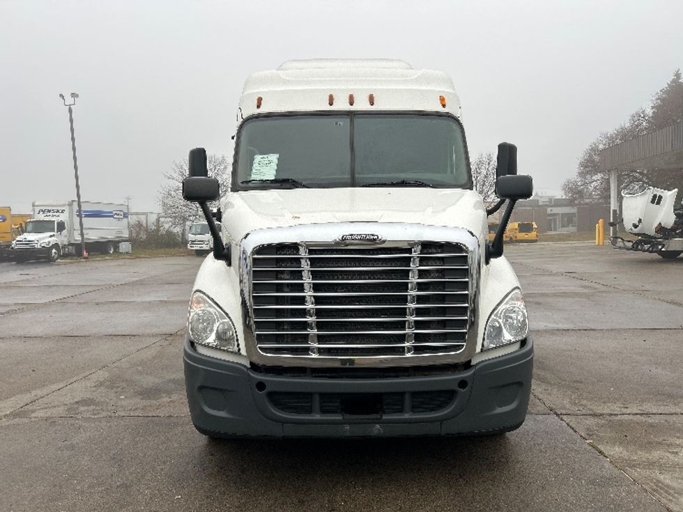 Sleeper Tractor-Heavy Duty Tractors-Freightliner-2016-Cascadia 11364ST-Brooklyn Park-MN-618,959\n\t\tmiles-$ 36,500 - Image 2