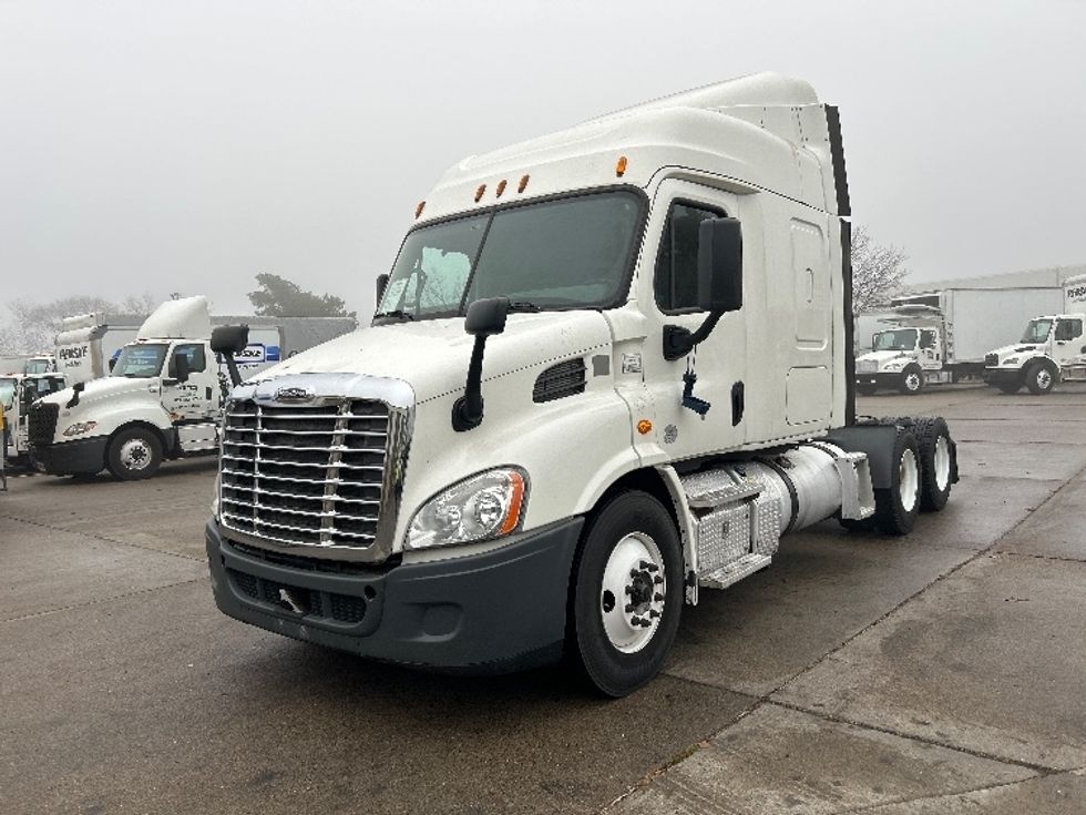Sleeper Tractor-Heavy Duty Tractors-Freightliner-2016-Cascadia 11364ST-Brooklyn Park-MN-618,959\n\t\tmiles-$ 36,500 - Image 3