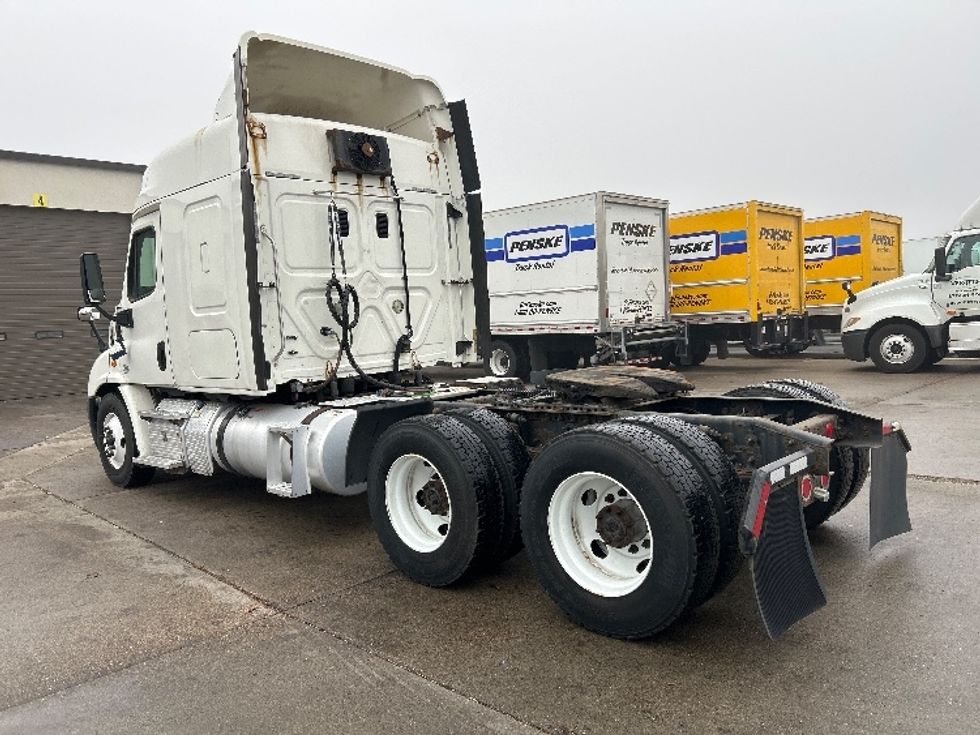 Sleeper Tractor-Heavy Duty Tractors-Freightliner-2016-Cascadia 11364ST-Brooklyn Park-MN-618,959\n\t\tmiles-$ 36,500 - Image 5