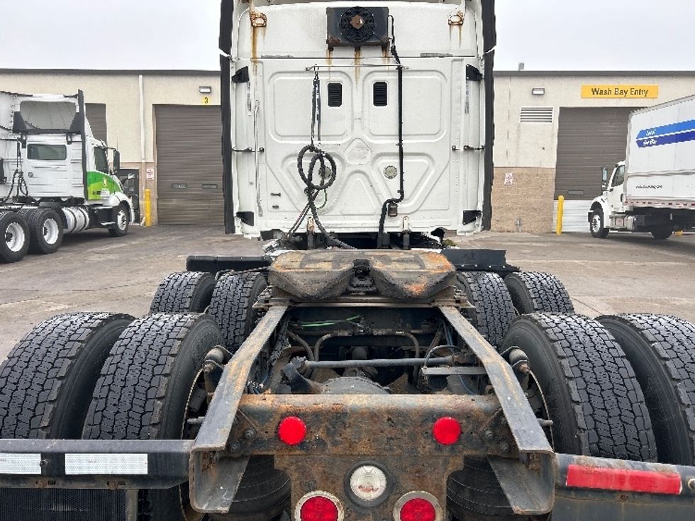 Sleeper Tractor-Heavy Duty Tractors-Freightliner-2016-Cascadia 11364ST-Brooklyn Park-MN-618,959\n\t\tmiles-$ 36,500 - Image 6