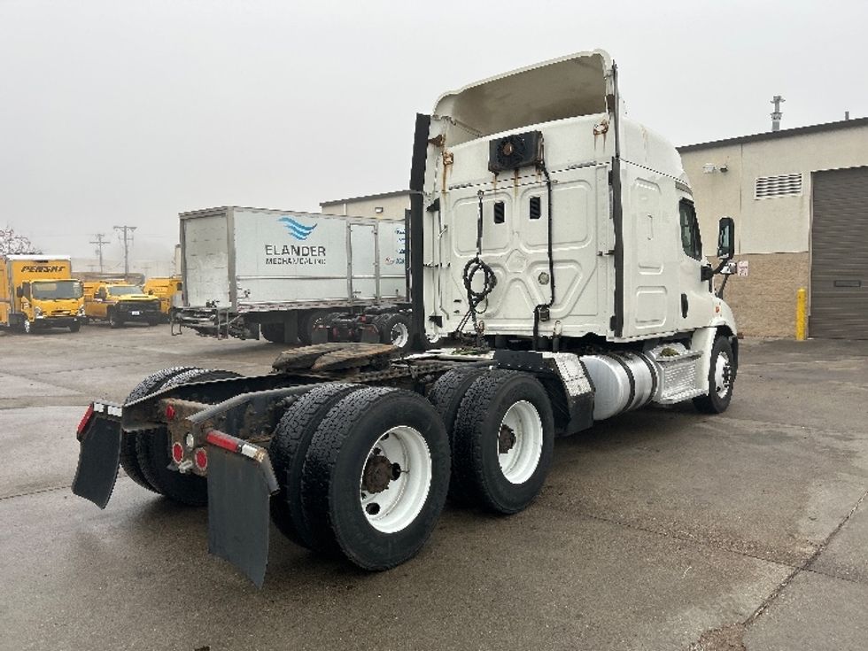 Sleeper Tractor-Heavy Duty Tractors-Freightliner-2016-Cascadia 11364ST-Brooklyn Park-MN-618,959\n\t\tmiles-$ 36,500 - Image 7