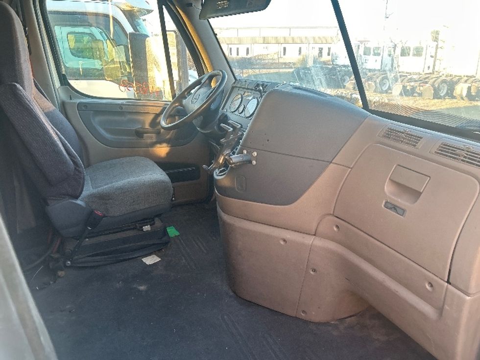 Sleeper Tractor-Heavy Duty Tractors-Freightliner-2016-Cascadia 11364ST-Garden City-GA-637,454\n\t\tmiles-$ 15,000 - Image 13