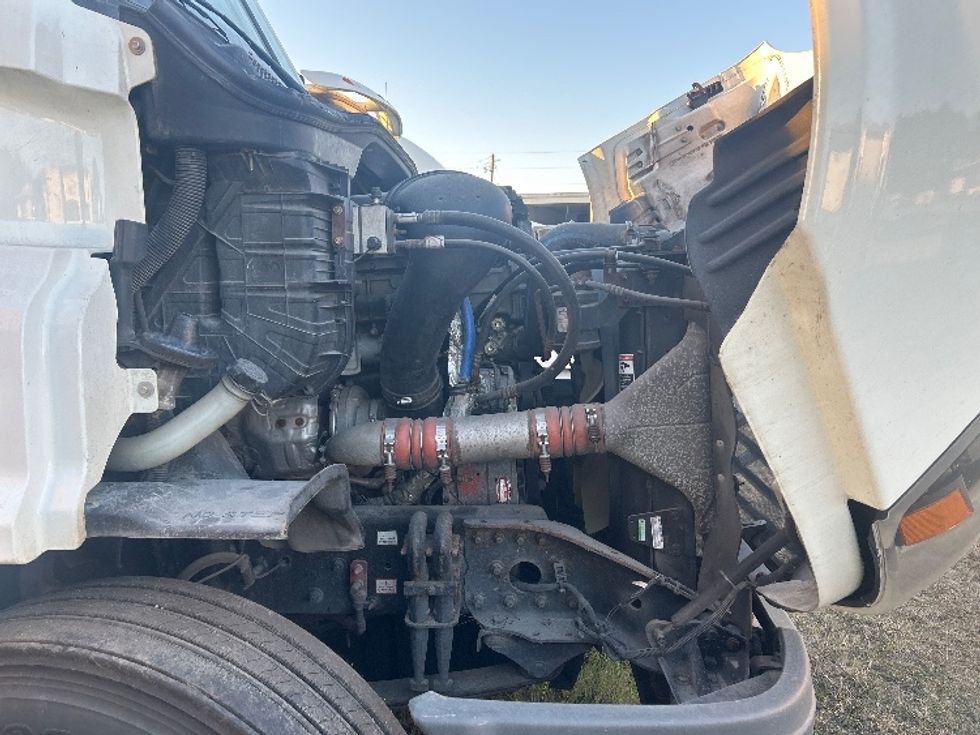 Sleeper Tractor-Heavy Duty Tractors-Freightliner-2016-Cascadia 11364ST-Garden City-GA-637,454\n\t\tmiles-$ 15,000 - Image 18