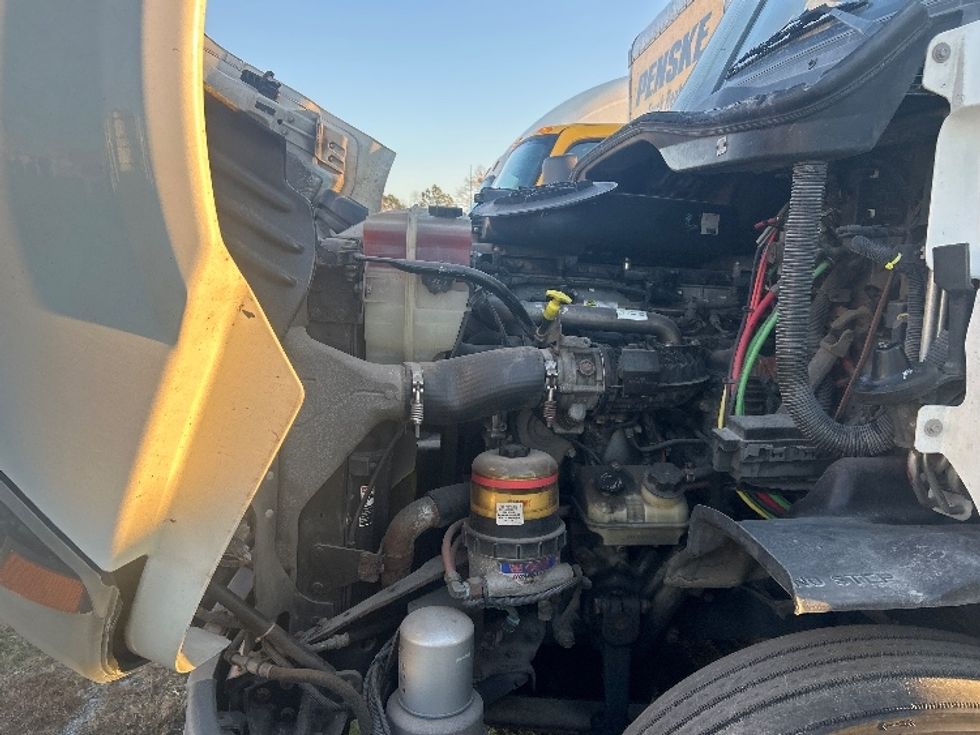 Sleeper Tractor-Heavy Duty Tractors-Freightliner-2016-Cascadia 11364ST-Garden City-GA-637,454\n\t\tmiles-$ 15,000 - Image 19