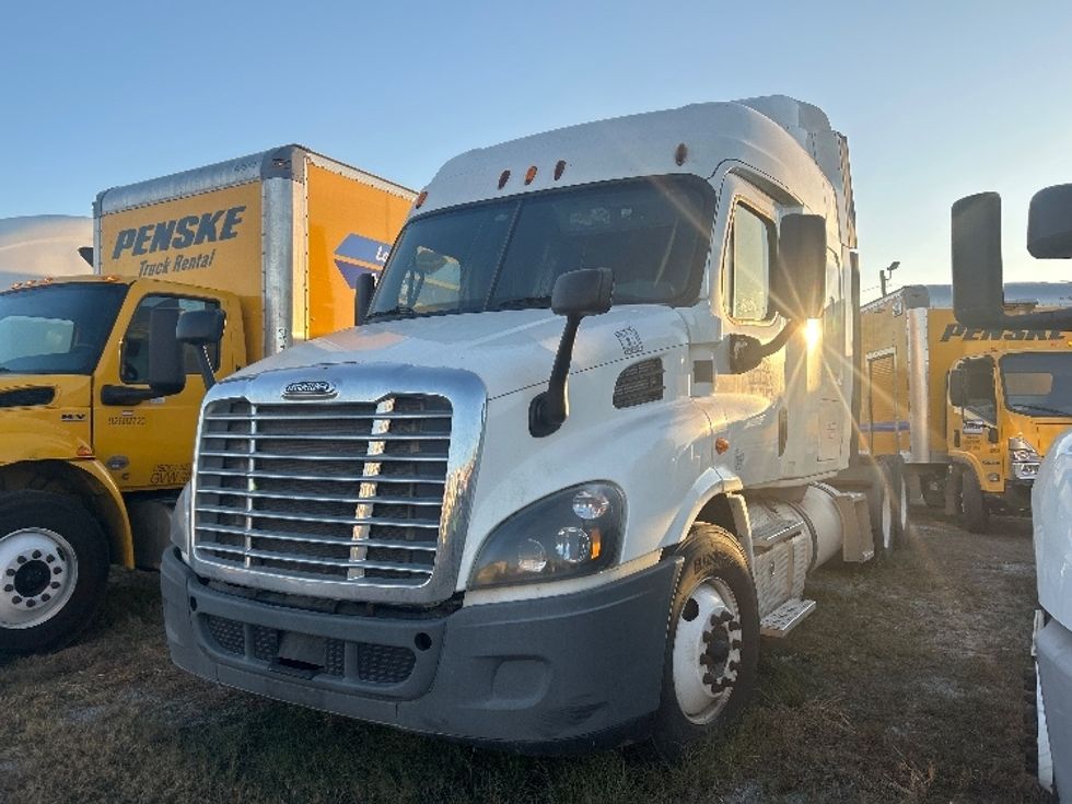 Sleeper Tractor-Heavy Duty Tractors-Freightliner-2016-Cascadia 11364ST-Garden City-GA-637,454\n\t\tmiles-$ 15,000 - Image 3