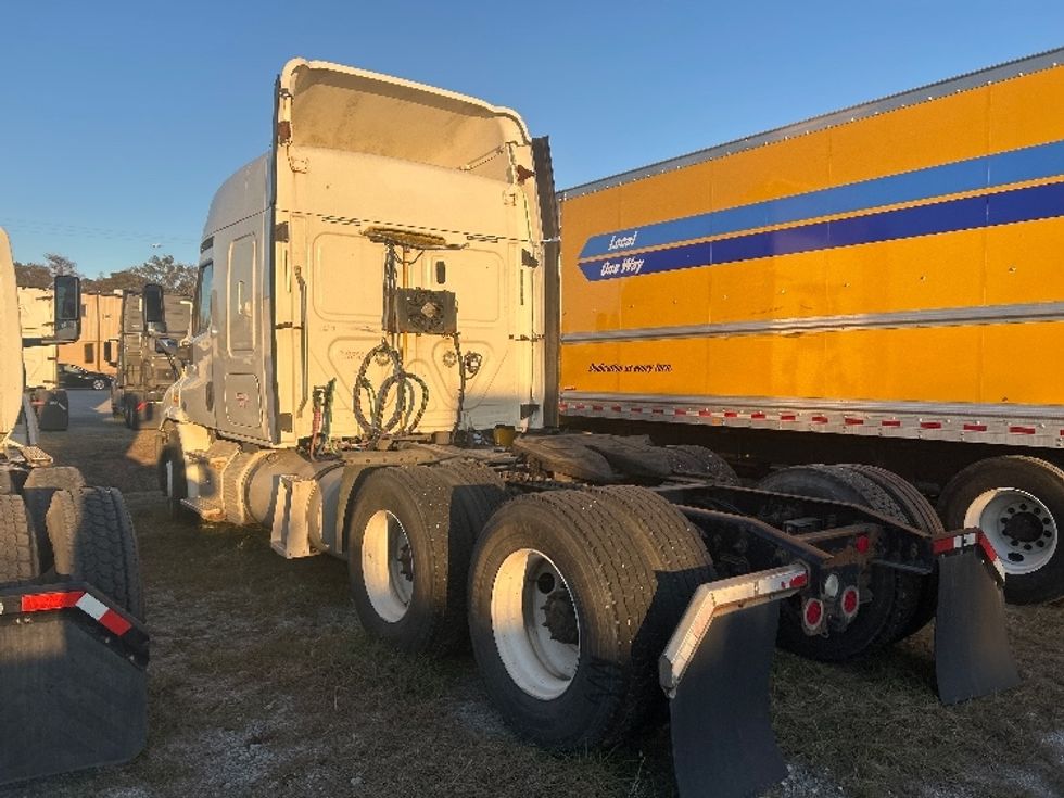 Sleeper Tractor-Heavy Duty Tractors-Freightliner-2016-Cascadia 11364ST-Garden City-GA-637,454\n\t\tmiles-$ 15,000 - Image 4