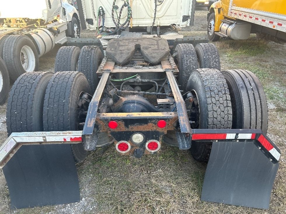 Sleeper Tractor-Heavy Duty Tractors-Freightliner-2016-Cascadia 11364ST-Garden City-GA-637,454\n\t\tmiles-$ 15,000 - Image 5