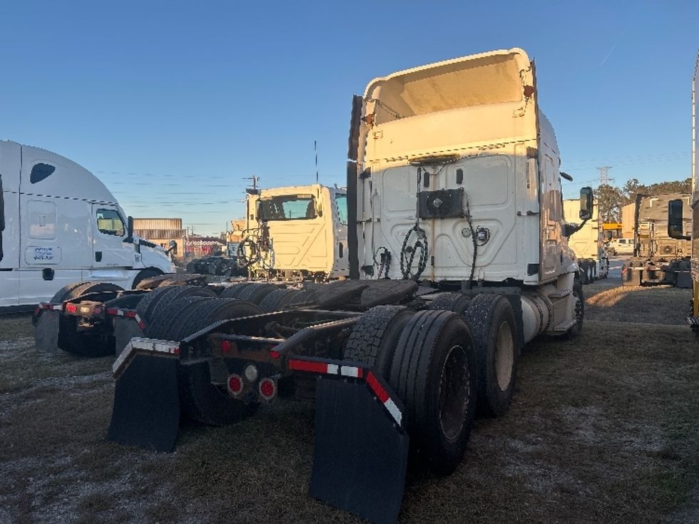 Sleeper Tractor-Heavy Duty Tractors-Freightliner-2016-Cascadia 11364ST-Garden City-GA-637,454\n\t\tmiles-$ 15,000 - Image 6