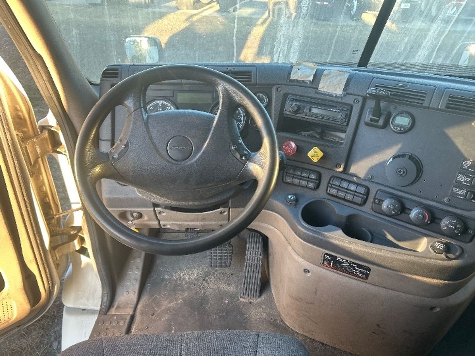 Sleeper Tractor-Heavy Duty Tractors-Freightliner-2016-Cascadia 11364ST-Garden City-GA-637,454\n\t\tmiles-$ 15,000 - Image 9