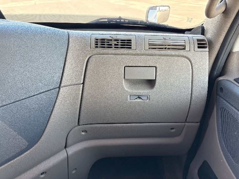 Sleeper Tractor-Heavy Duty Tractors-Freightliner-2016-Cascadia 11364ST-Phoenix-AZ-554,269\n\t\tmiles-$ 18,000 - Image 14