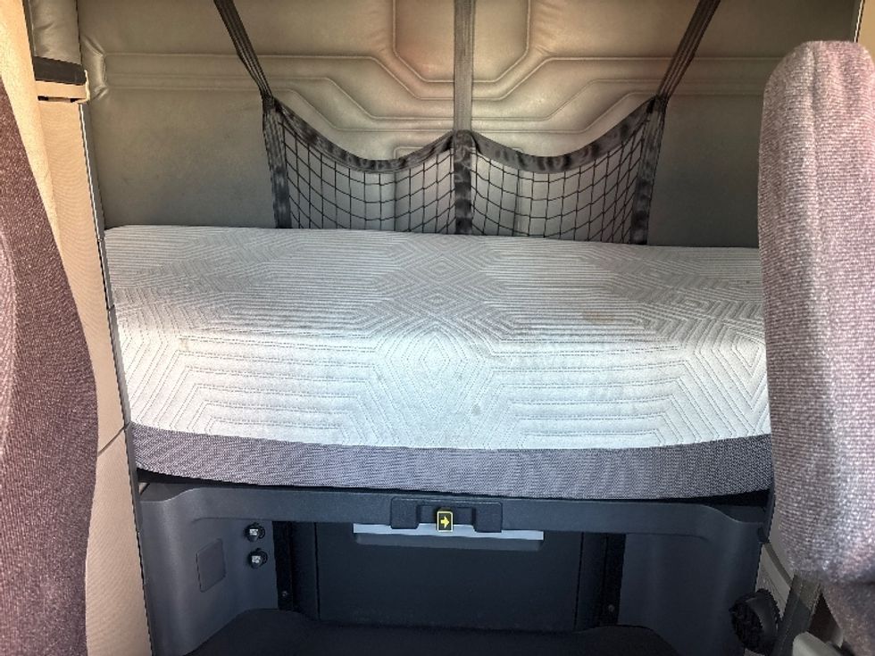 Sleeper Tractor-Heavy Duty Tractors-Freightliner-2016-Cascadia 11364ST-Phoenix-AZ-554,269\n\t\tmiles-$ 18,000 - Image 16