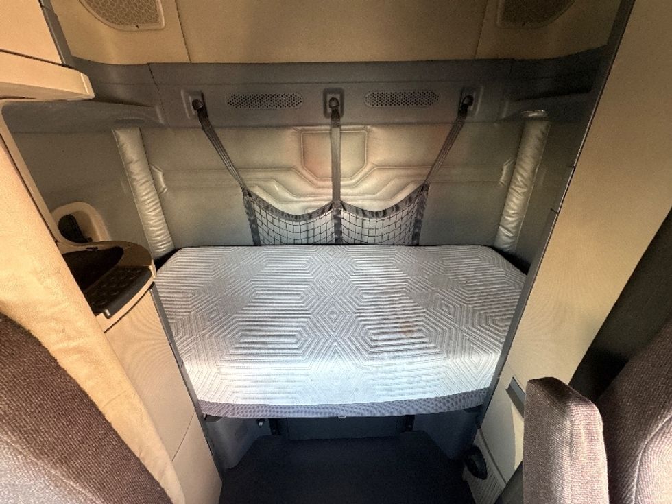 Sleeper Tractor-Heavy Duty Tractors-Freightliner-2016-Cascadia 11364ST-Phoenix-AZ-554,269\n\t\tmiles-$ 18,000 - Image 17