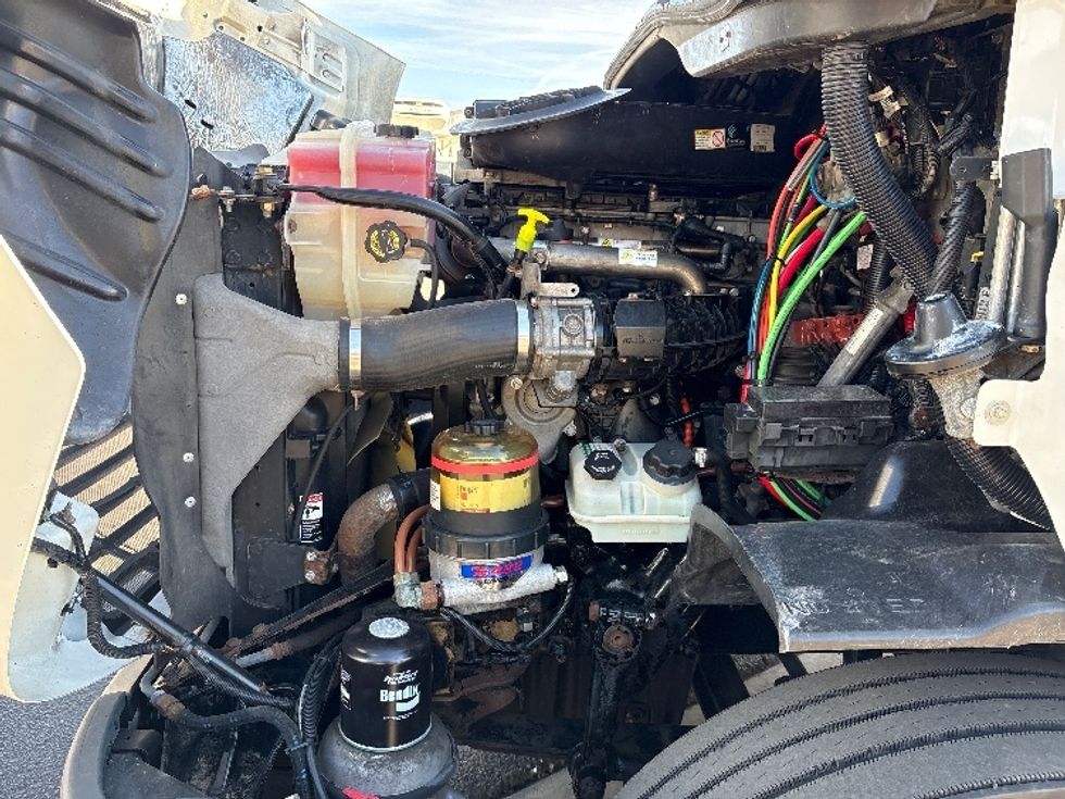 Sleeper Tractor-Heavy Duty Tractors-Freightliner-2016-Cascadia 11364ST-Phoenix-AZ-554,269\n\t\tmiles-$ 18,000 - Image 21