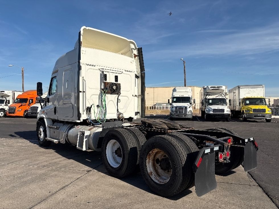 Sleeper Tractor-Heavy Duty Tractors-Freightliner-2016-Cascadia 11364ST-Phoenix-AZ-554,269\n\t\tmiles-$ 18,000 - Image 5