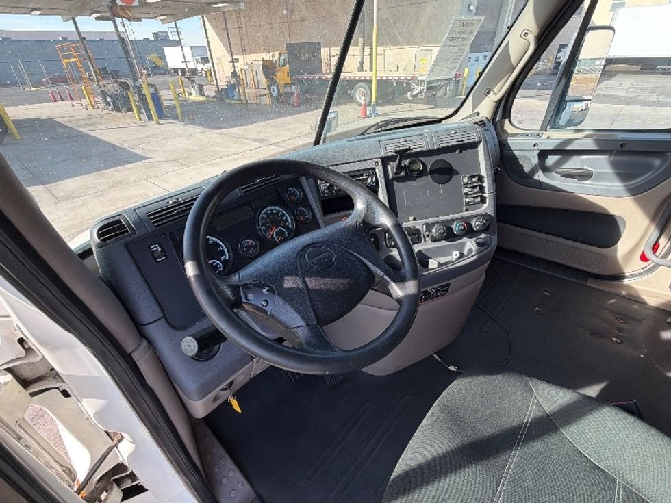 Sleeper Tractor-Heavy Duty Tractors-Freightliner-2016-Cascadia 11364ST-Phoenix-AZ-634,388\n\t\tmiles-$ 36,000 - Image 10