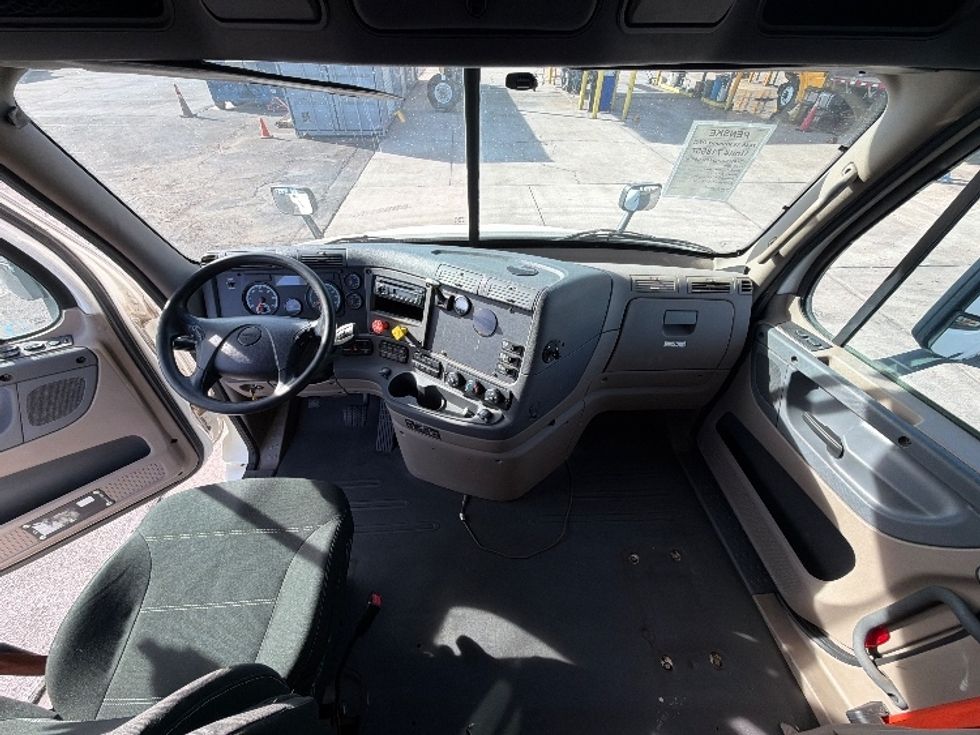 Sleeper Tractor-Heavy Duty Tractors-Freightliner-2016-Cascadia 11364ST-Phoenix-AZ-634,388\n\t\tmiles-$ 36,000 - Image 12
