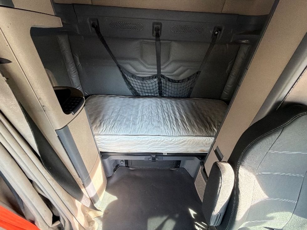 Sleeper Tractor-Heavy Duty Tractors-Freightliner-2016-Cascadia 11364ST-Phoenix-AZ-634,388\n\t\tmiles-$ 36,000 - Image 16