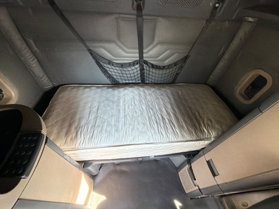 Sleeper Tractor-Heavy Duty Tractors-Freightliner-2016-Cascadia 11364ST-Phoenix-AZ-634,388\n\t\tmiles-$ 36,000 - Image 17