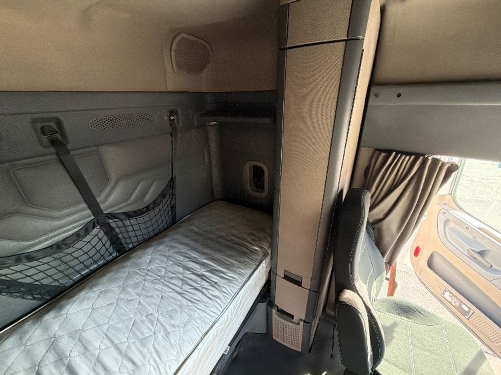 Sleeper Tractor-Heavy Duty Tractors-Freightliner-2016-Cascadia 11364ST-Phoenix-AZ-634,388\n\t\tmiles-$ 36,000 - Image 18