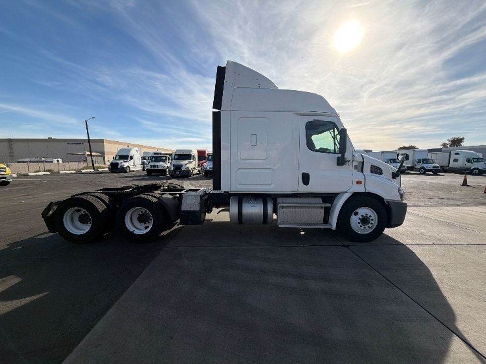 Sleeper Tractor-Heavy Duty Tractors-Freightliner-2016-Cascadia 11364ST-Phoenix-AZ-634,388\n\t\tmiles-$ 36,000 - Image 8