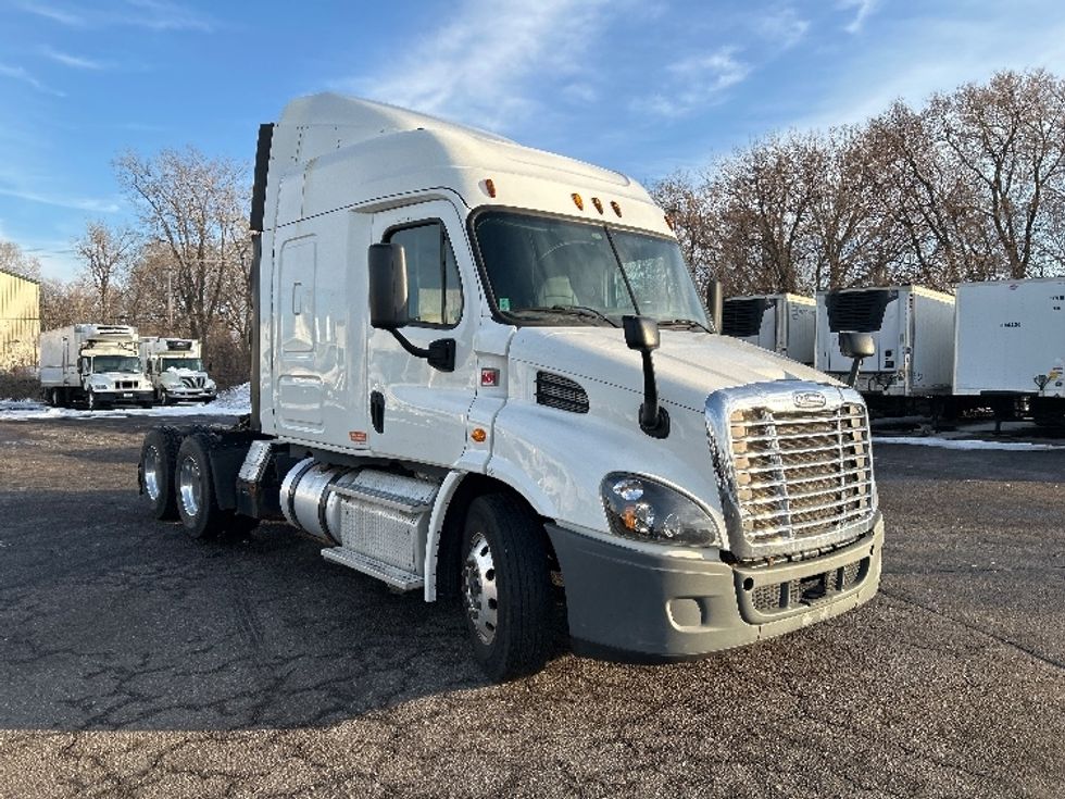 Sleeper Tractor-Heavy Duty Tractors-Freightliner-2016-Cascadia 11364ST-Roseville-MN-463,879\n\t\tmiles-$ 15,000 - Image 1