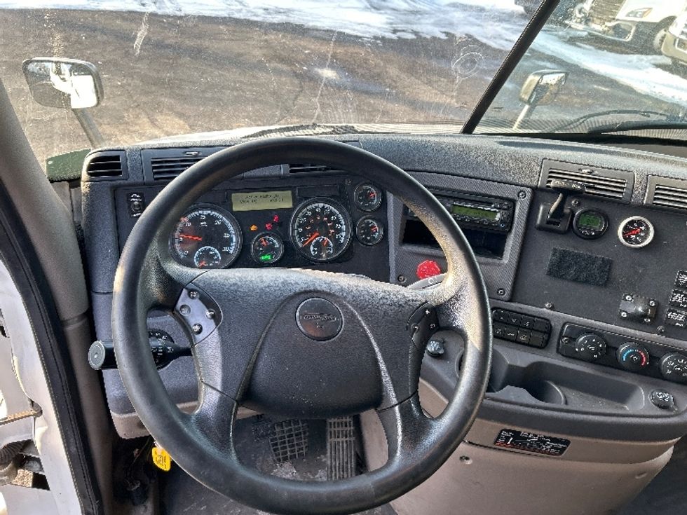 Sleeper Tractor-Heavy Duty Tractors-Freightliner-2016-Cascadia 11364ST-Roseville-MN-463,879\n\t\tmiles-$ 15,000 - Image 11
