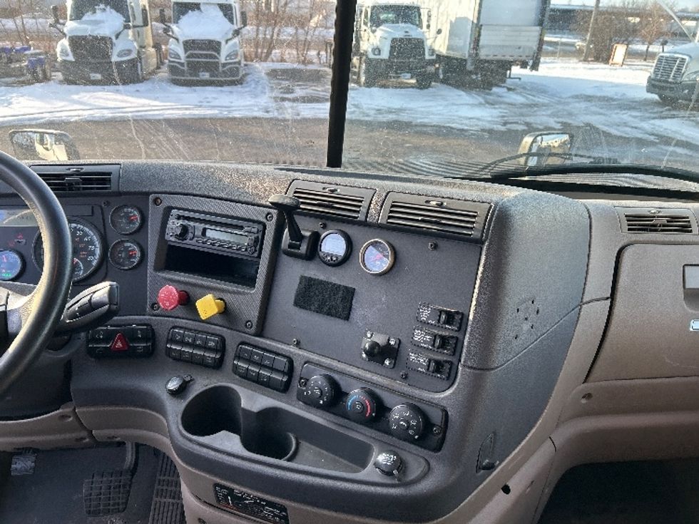 Sleeper Tractor-Heavy Duty Tractors-Freightliner-2016-Cascadia 11364ST-Roseville-MN-463,879\n\t\tmiles-$ 15,000 - Image 12