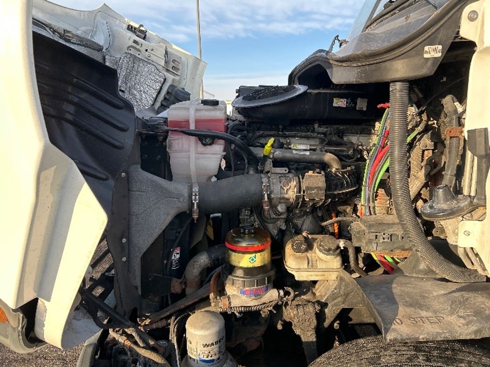 Sleeper Tractor-Heavy Duty Tractors-Freightliner-2016-Cascadia 11364ST-Roseville-MN-463,879\n\t\tmiles-$ 15,000 - Image 21