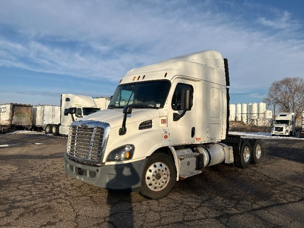 Sleeper Tractor-Heavy Duty Tractors-Freightliner-2016-Cascadia 11364ST-Roseville-MN-463,879\n\t\tmiles-$ 15,000 - Image 3