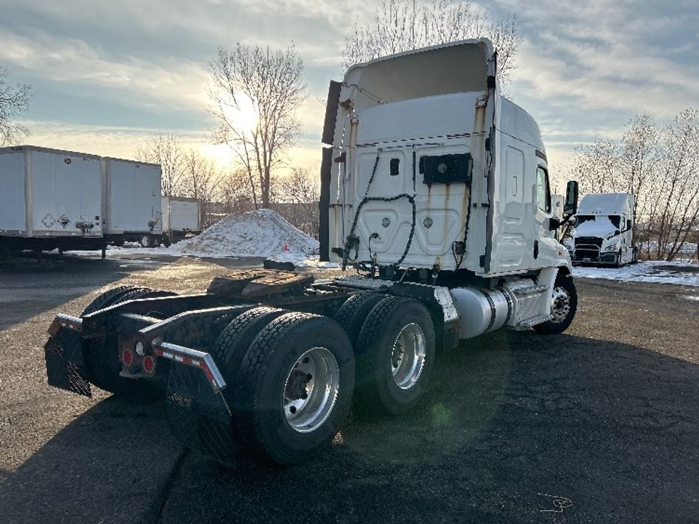 Sleeper Tractor-Heavy Duty Tractors-Freightliner-2016-Cascadia 11364ST-Roseville-MN-463,879\n\t\tmiles-$ 15,000 - Image 7
