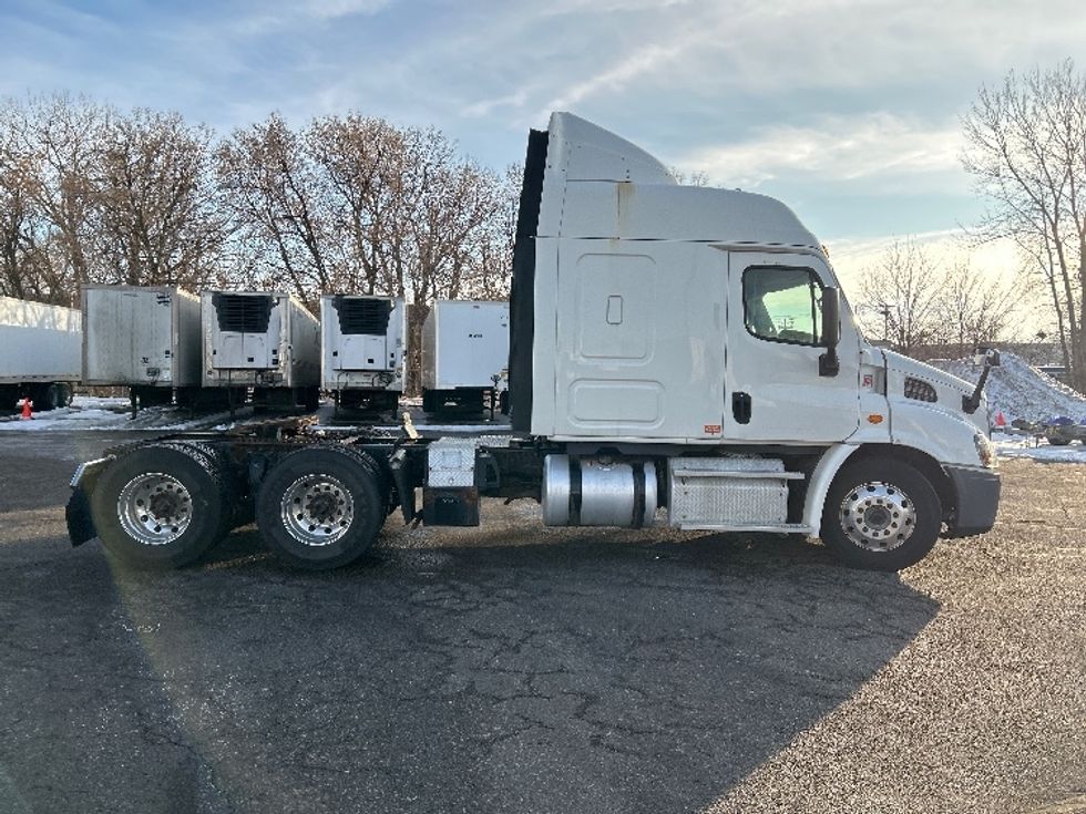 Sleeper Tractor-Heavy Duty Tractors-Freightliner-2016-Cascadia 11364ST-Roseville-MN-463,879\n\t\tmiles-$ 15,000 - Image 8