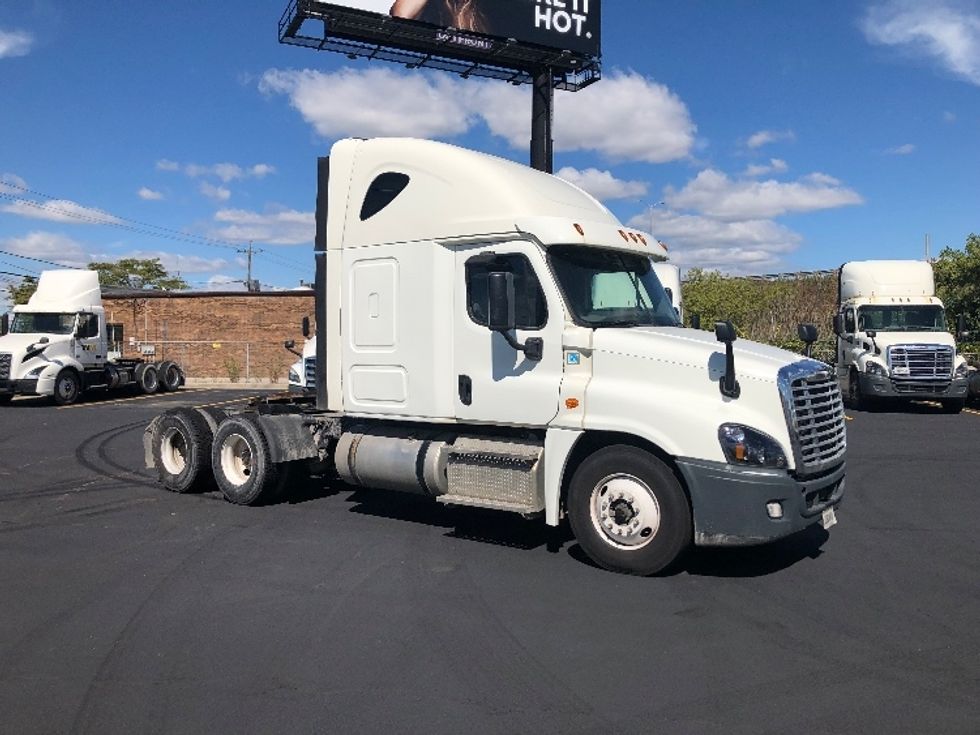 Sleeper Tractor-Heavy Duty Tractors-Freightliner-2016-Cascadia 12564ST-Chicago (Melrose Park)-IL-428,872 miles-$ 76,250