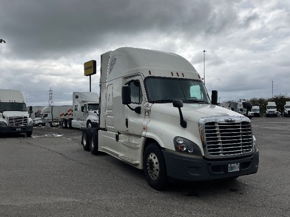 Sleeper Tractor-Heavy Duty Tractors-Freightliner-2016-Cascadia 12564ST-Columbus-OH-641,284 miles-$ 65,250