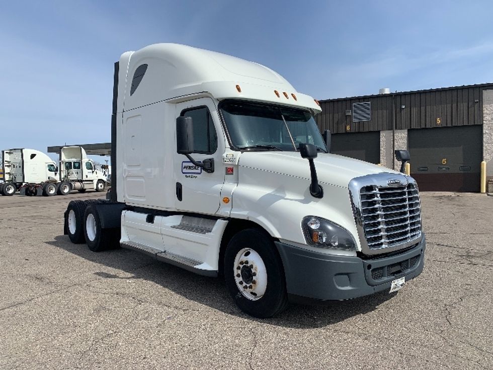 Sleeper Tractor-Heavy Duty Tractors-Freightliner-2016-Cascadia 12564ST-Duncansville-PA-749,634 miles-$ 51,250