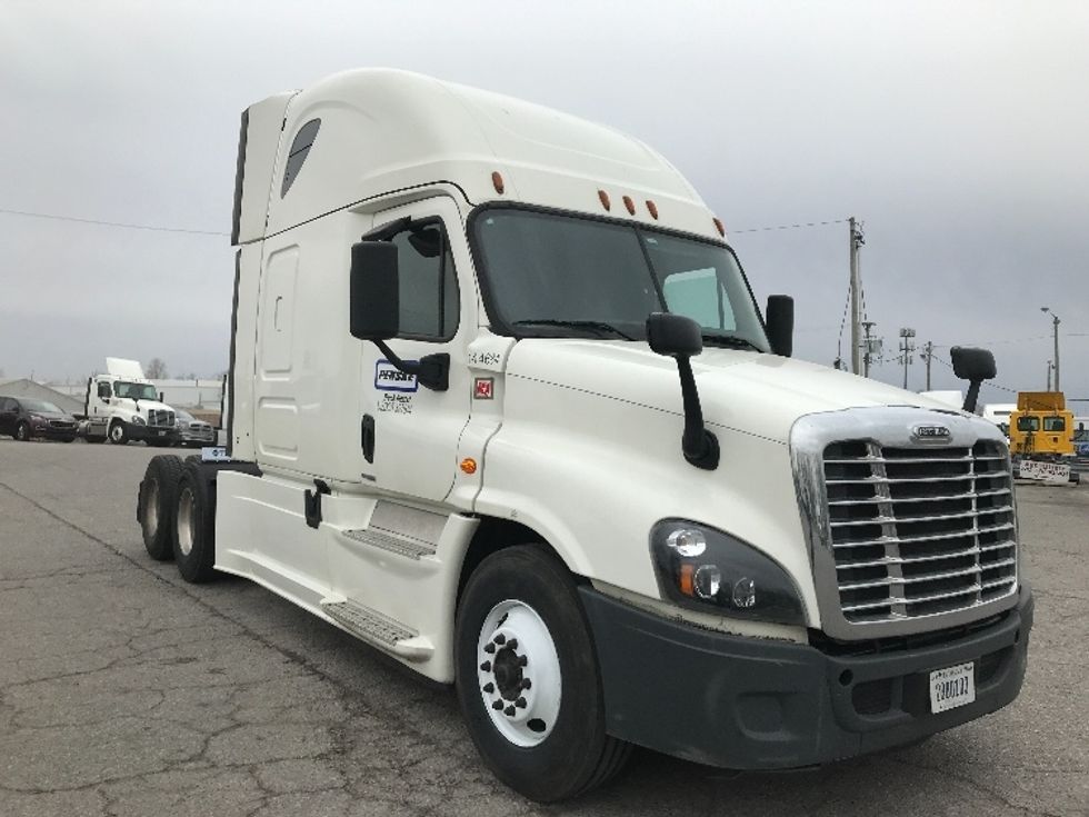 Sleeper Tractor-Heavy Duty Tractors-Freightliner-2016-Cascadia 12564ST-East Liberty-OH-662,304 miles-$ 64,000
