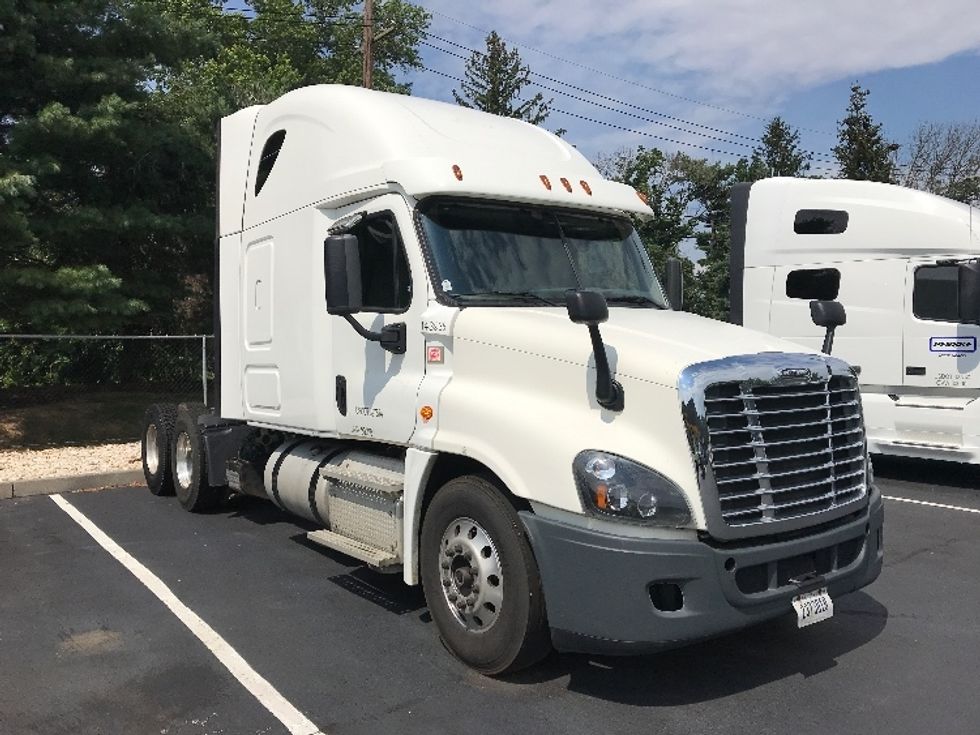 Sleeper Tractor-Heavy Duty Tractors-Freightliner-2016-Cascadia 12564ST-Fitchburg-MA-605,102 miles-$ 62,500