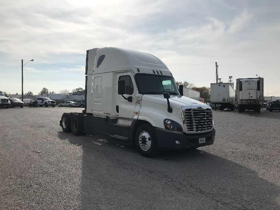 Sleeper Tractor-Heavy Duty Tractors-Freightliner-2016-Cascadia 12564ST-Indianapolis-IN-659,580 miles-$ 64,250