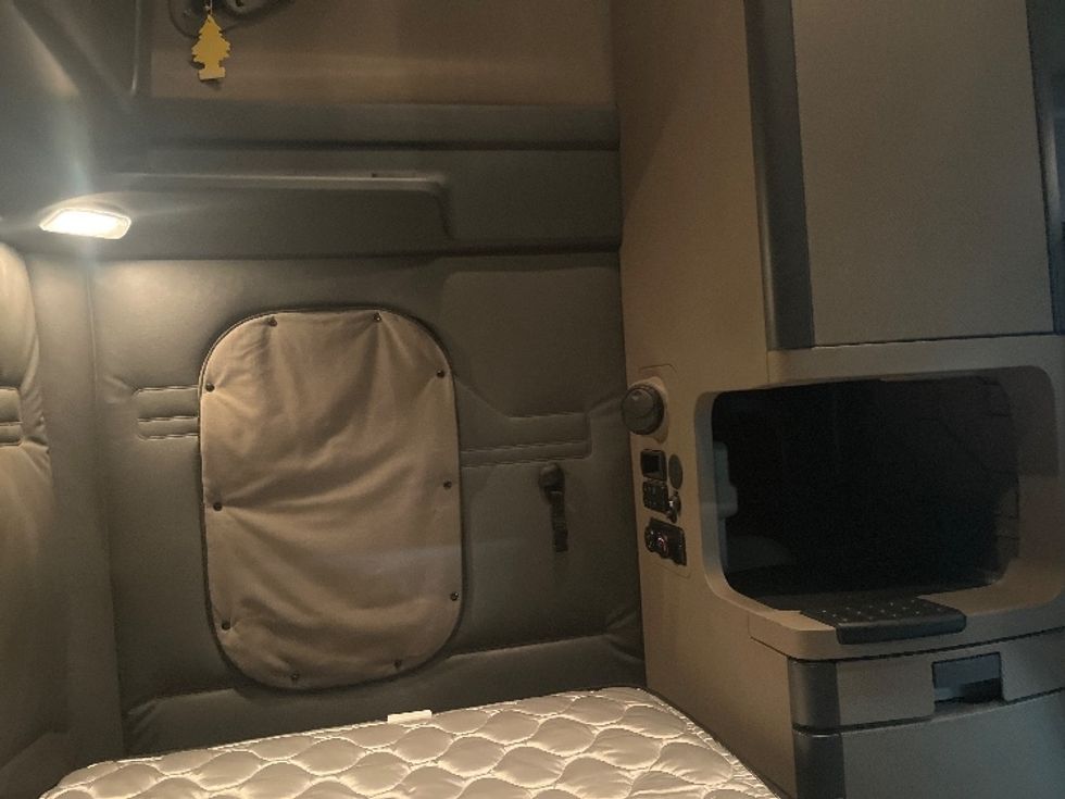 Sleeper Tractor-Heavy Duty Tractors-Freightliner-2016-Cascadia 12564ST-Lincoln-ND-462,789\n\t\tmiles-$ 40,500 - Image 15