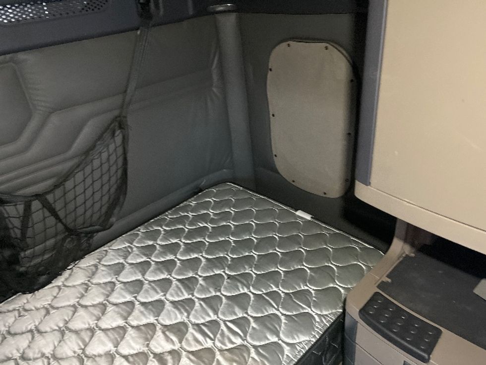 Sleeper Tractor-Heavy Duty Tractors-Freightliner-2016-Cascadia 12564ST-Lincoln-ND-462,789\n\t\tmiles-$ 40,500 - Image 18