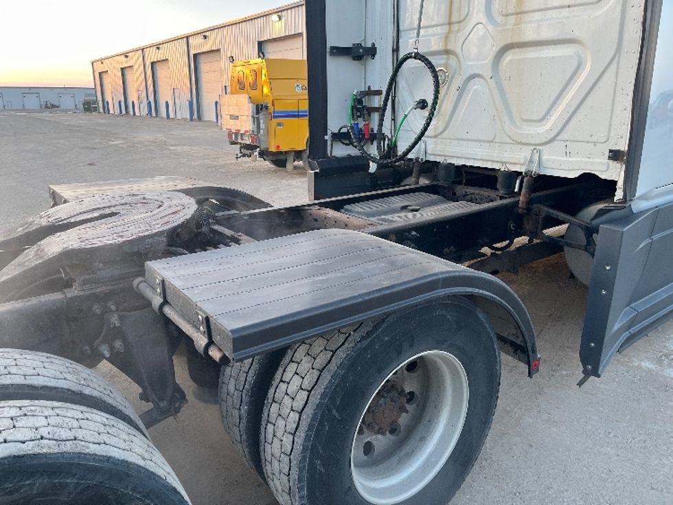 Sleeper Tractor-Heavy Duty Tractors-Freightliner-2016-Cascadia 12564ST-Lincoln-ND-462,789\n\t\tmiles-$ 40,500 - Image 23