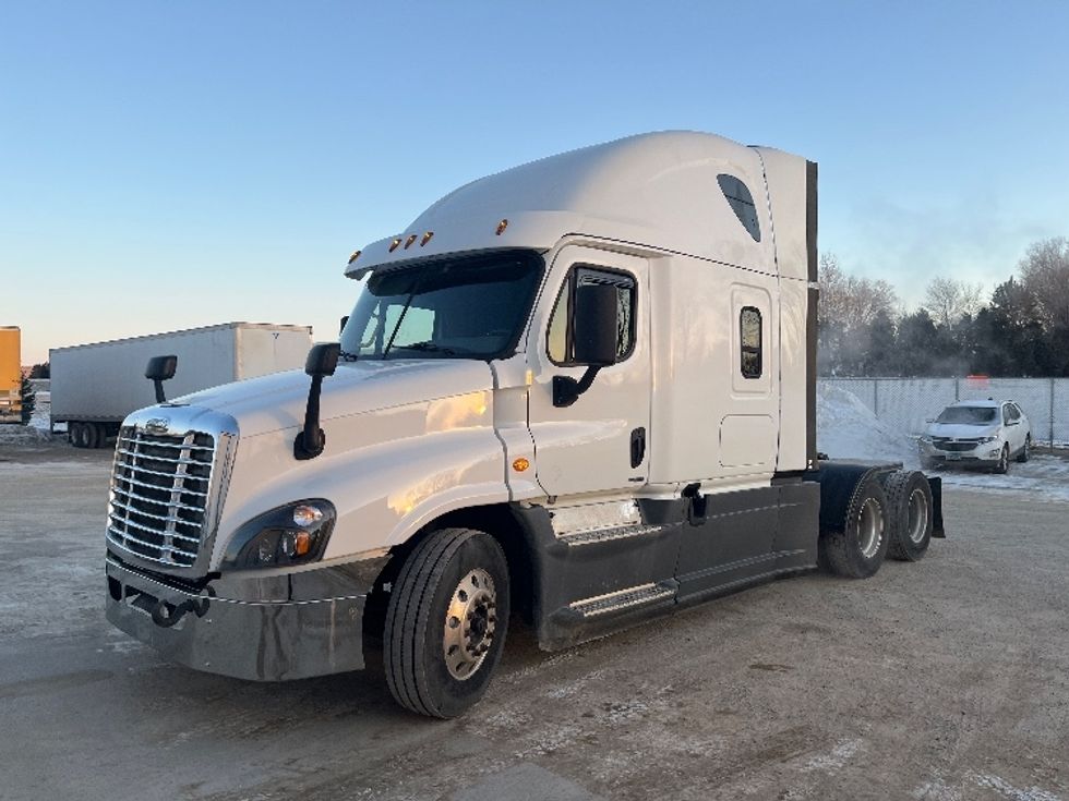 Sleeper Tractor-Heavy Duty Tractors-Freightliner-2016-Cascadia 12564ST-Lincoln-ND-462,789\n\t\tmiles-$ 40,500 - Image 3