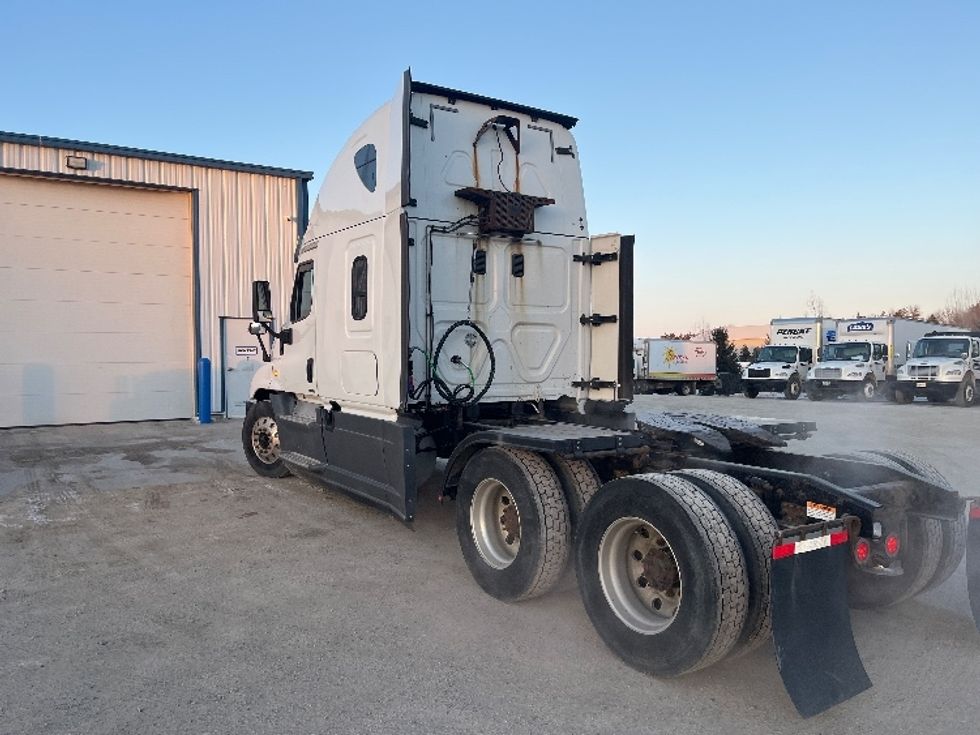 Sleeper Tractor-Heavy Duty Tractors-Freightliner-2016-Cascadia 12564ST-Lincoln-ND-462,789\n\t\tmiles-$ 40,500 - Image 5