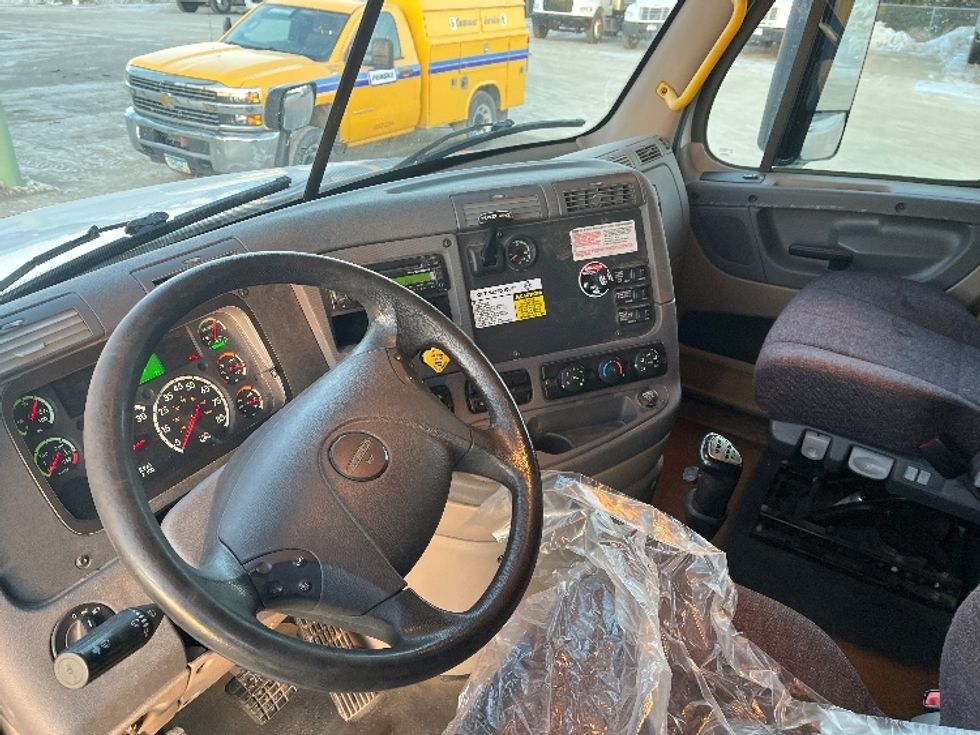 Sleeper Tractor-Heavy Duty Tractors-Freightliner-2016-Cascadia 12564ST-Lincoln-ND-462,789\n\t\tmiles-$ 40,500 - Image 9