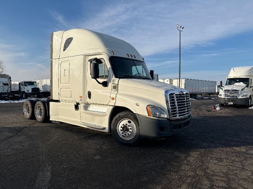 Sleeper Tractor-Heavy Duty Tractors-Freightliner-2016-Cascadia 12564ST-Roseville-MN-543,508\n\t\tmiles-$ 41,500 - Image 1