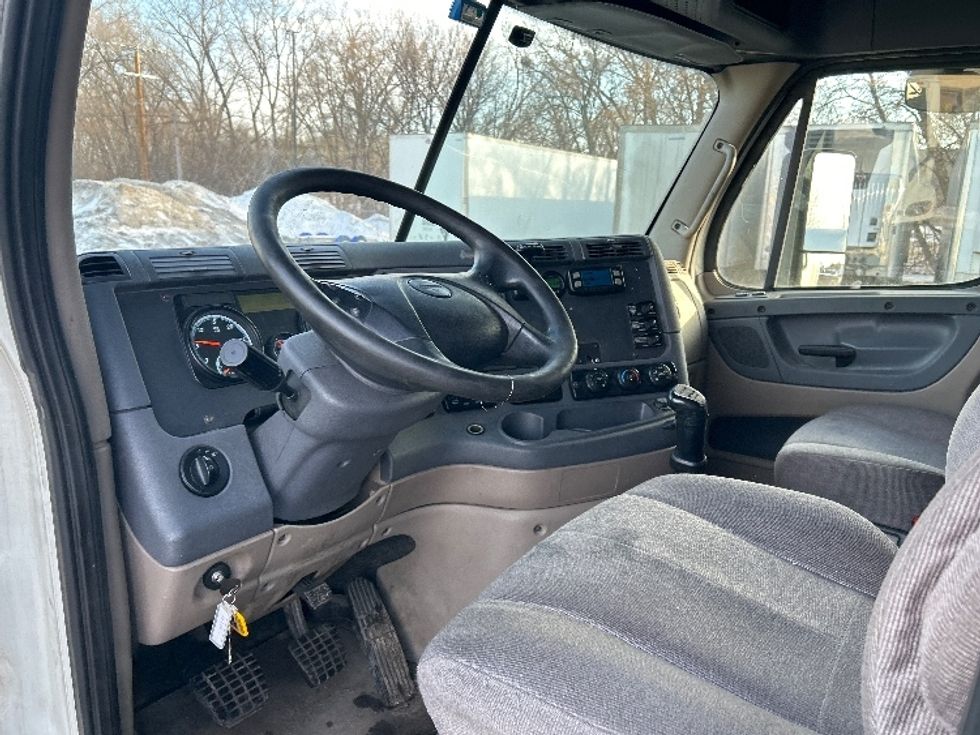 Sleeper Tractor-Heavy Duty Tractors-Freightliner-2016-Cascadia 12564ST-Roseville-MN-543,508\n\t\tmiles-$ 41,500 - Image 10