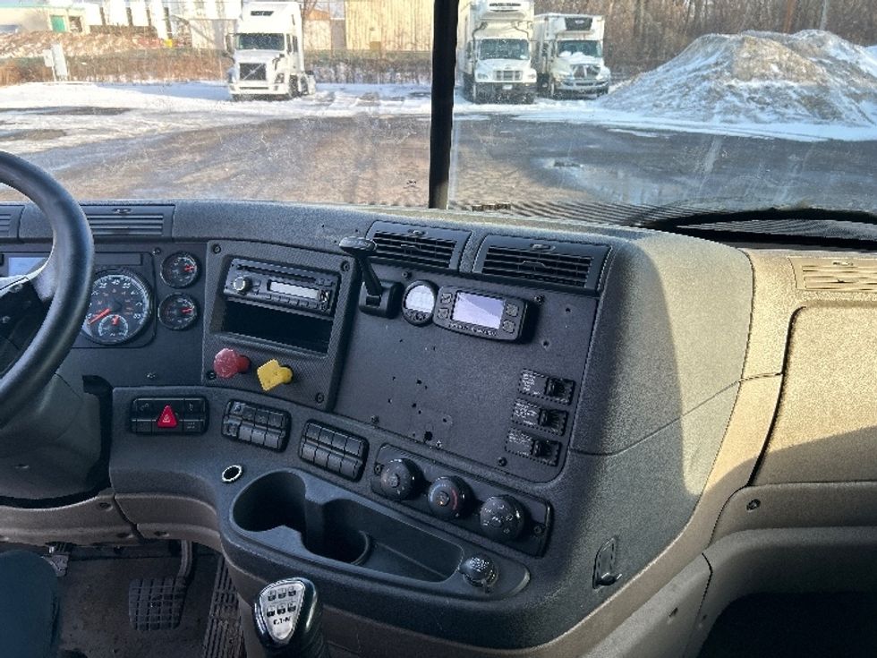 Sleeper Tractor-Heavy Duty Tractors-Freightliner-2016-Cascadia 12564ST-Roseville-MN-543,508\n\t\tmiles-$ 41,500 - Image 12