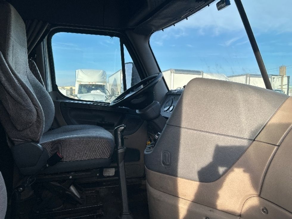 Sleeper Tractor-Heavy Duty Tractors-Freightliner-2016-Cascadia 12564ST-Roseville-MN-543,508\n\t\tmiles-$ 41,500 - Image 15