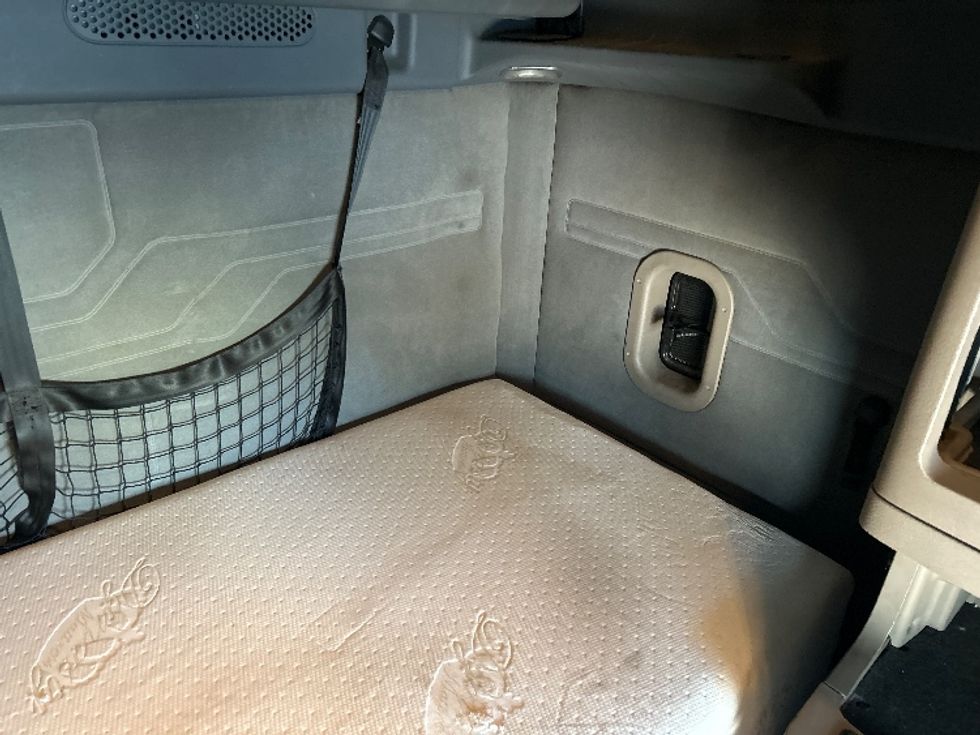 Sleeper Tractor-Heavy Duty Tractors-Freightliner-2016-Cascadia 12564ST-Roseville-MN-543,508\n\t\tmiles-$ 41,500 - Image 18