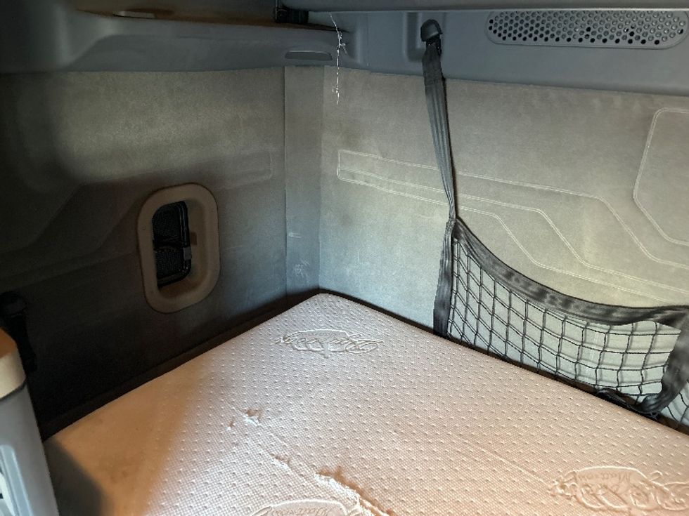 Sleeper Tractor-Heavy Duty Tractors-Freightliner-2016-Cascadia 12564ST-Roseville-MN-543,508\n\t\tmiles-$ 41,500 - Image 19