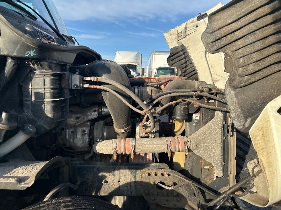 Sleeper Tractor-Heavy Duty Tractors-Freightliner-2016-Cascadia 12564ST-Roseville-MN-543,508\n\t\tmiles-$ 41,500 - Image 20